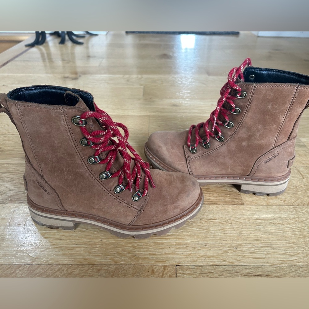 Sorel Lennox lace women’s boots